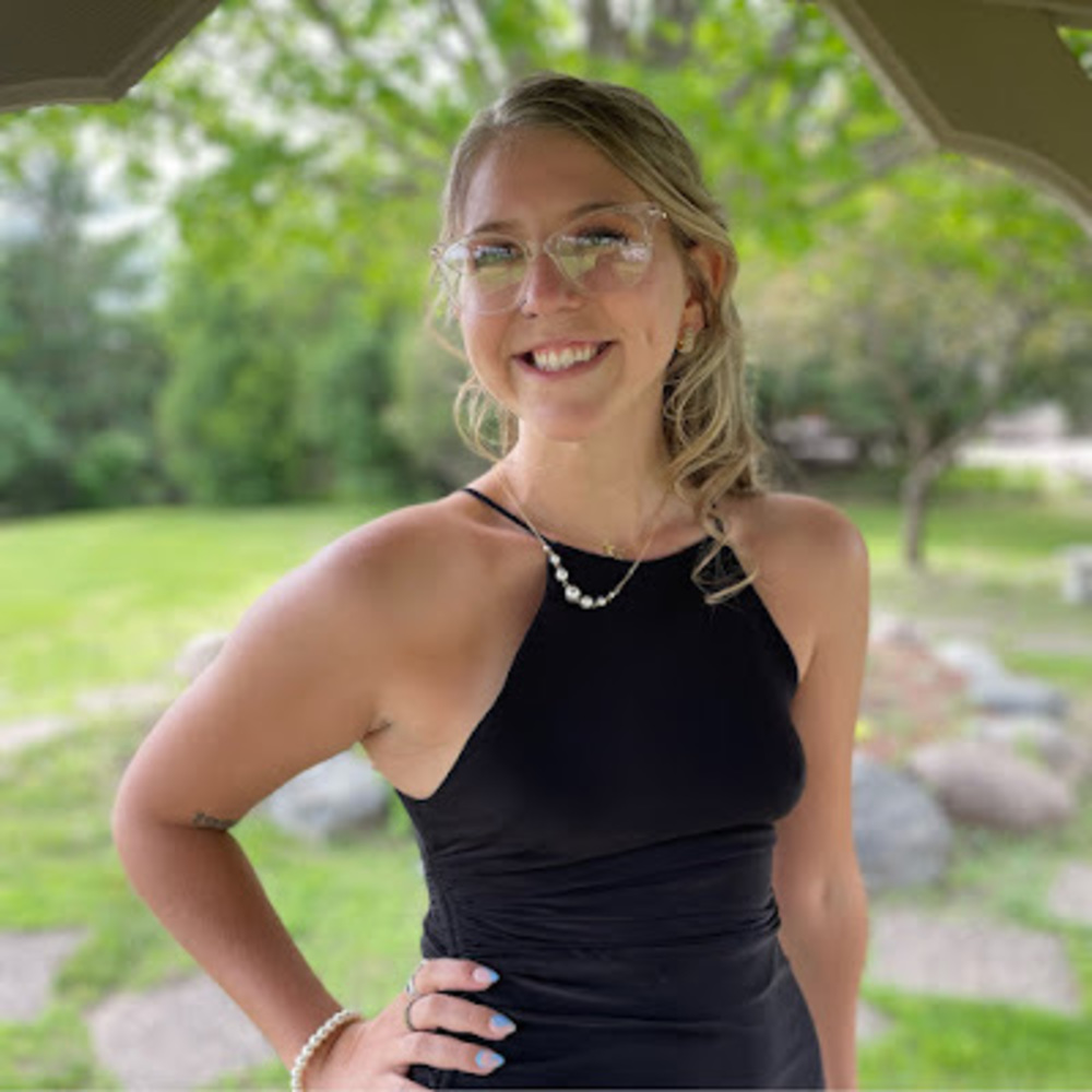Meet your Posher, Kayla